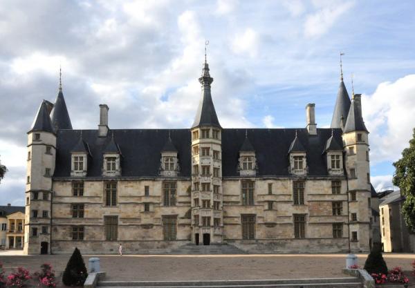 Nevers nievre le palais ducal facade sud