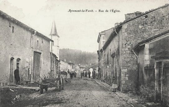 Apremont la foret 55 la rue de l eglise cpa