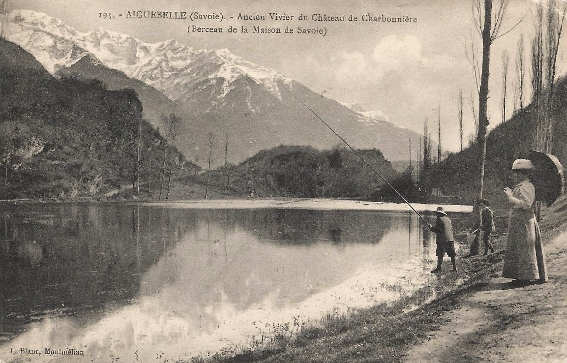 Aiguebelle (Savoie) L'ancien vivier du château de Charbonnière CPA