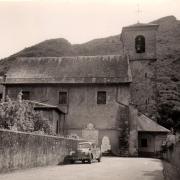 Aiguebelle (Savoie) L'église et le monument aux morts CPA