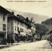 Aiguebelle (Savoie) La grande rue CPA