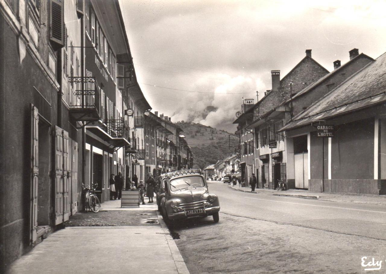 Aiguebelle (Savoie) La grande rue CPA