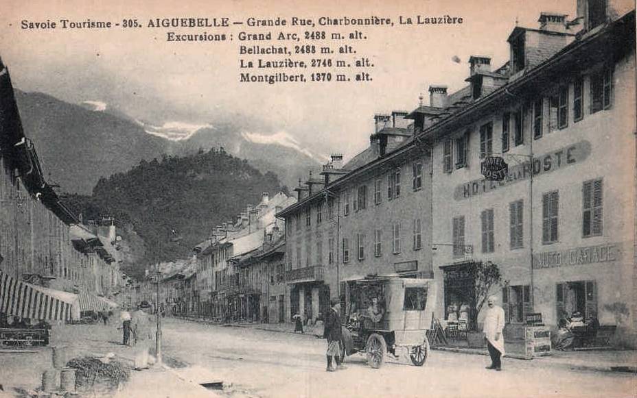 Aiguebelle (Savoie) La grande rue CPA