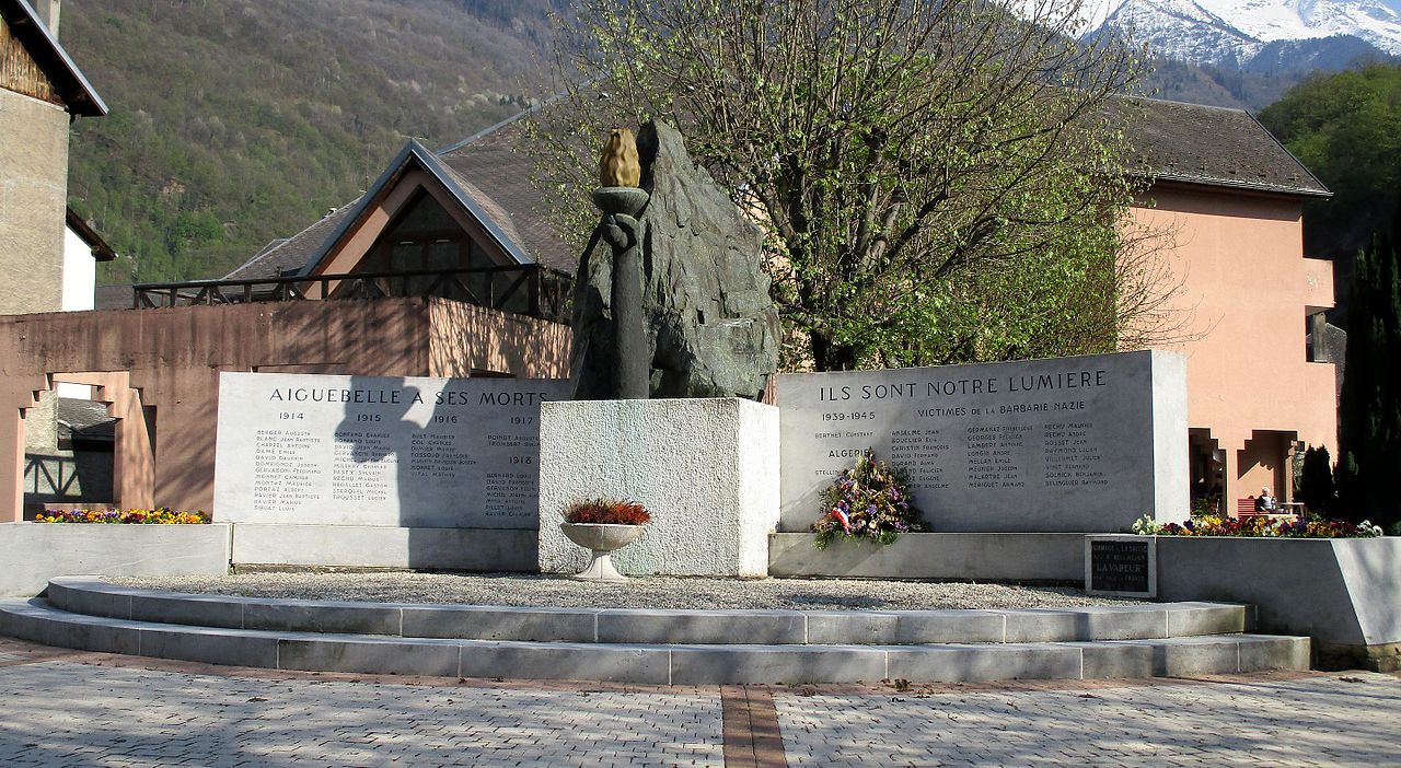Aiguebelle (Savoie) Le Monument aux Morts