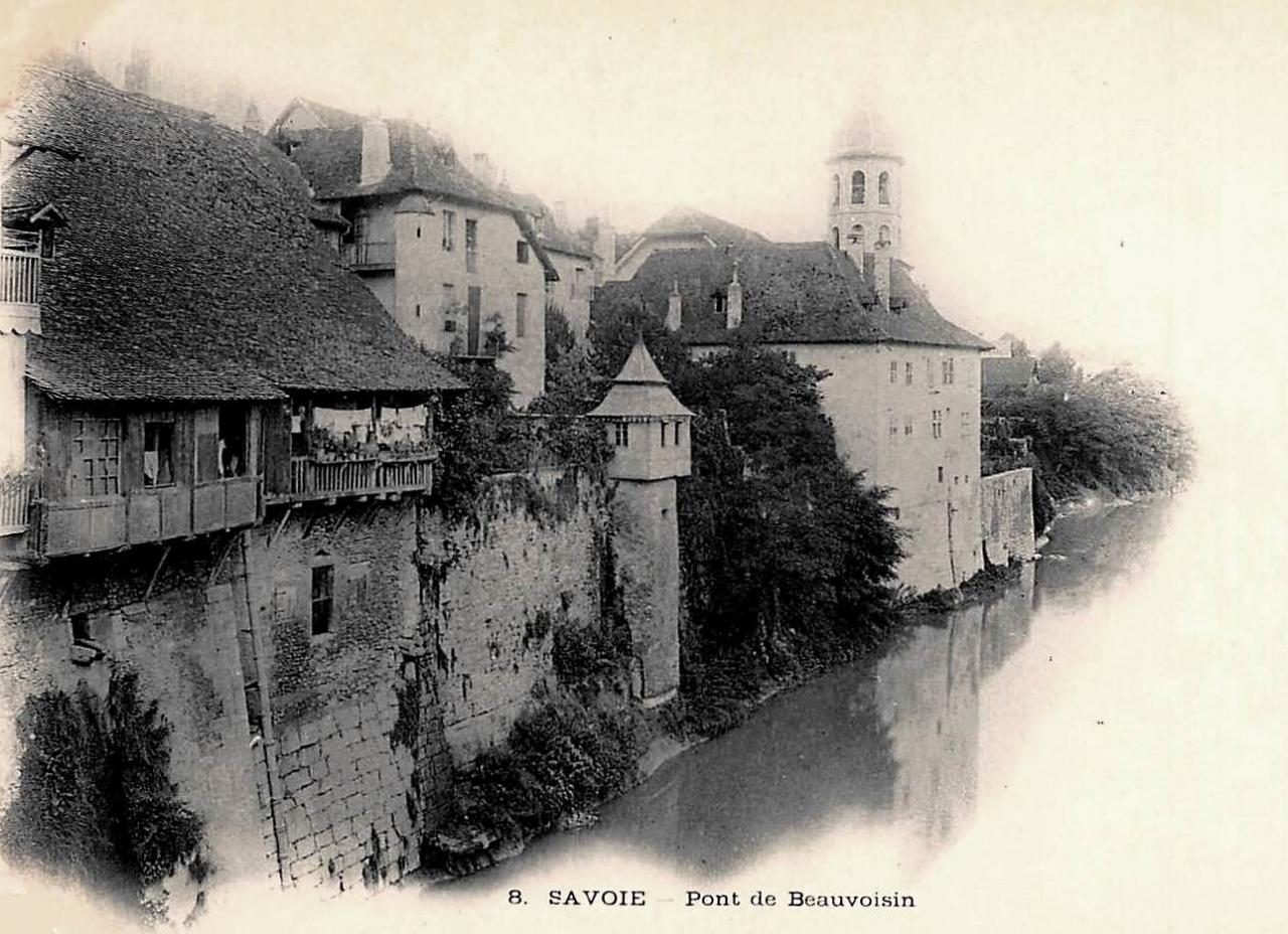 Aiguebelle (Savoie) Le pont de Beauvoisin CPA