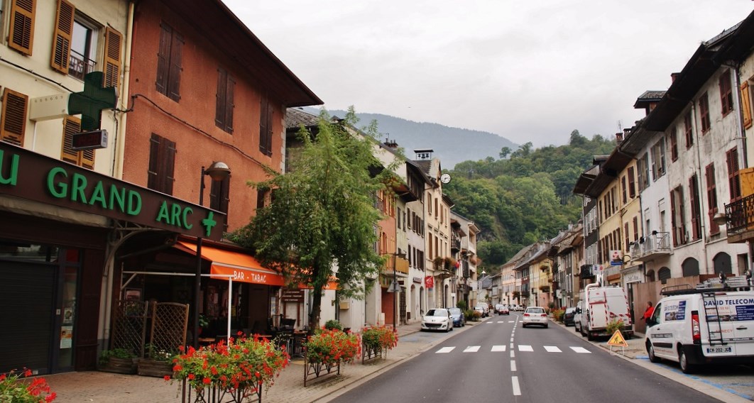 Aiguebelle (Savoie) La rue principale