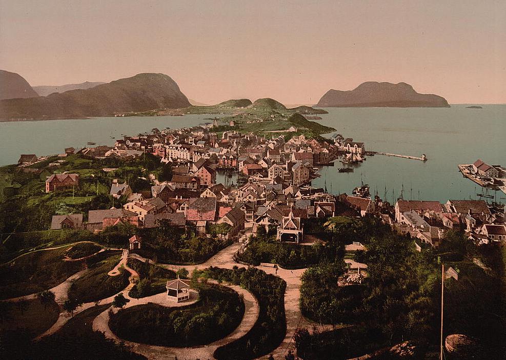 Alesund où il est né,  la péninsule norvégienne en 1903