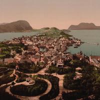 Alesund où il est né,  la péninsule norvégienne en 1903