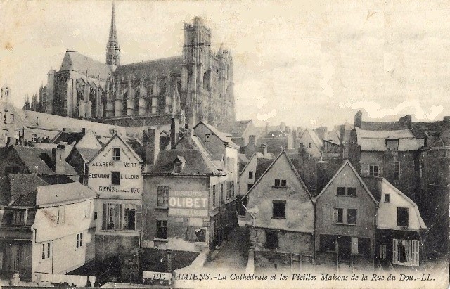 Amiens somme la cathedrale notre dame vue de la place du don cpa