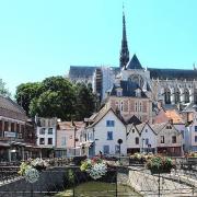 Amiens somme la cathedrale notre dame vue de la place du don