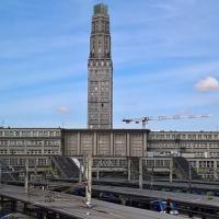 Amiens somme la tour perret et la gare