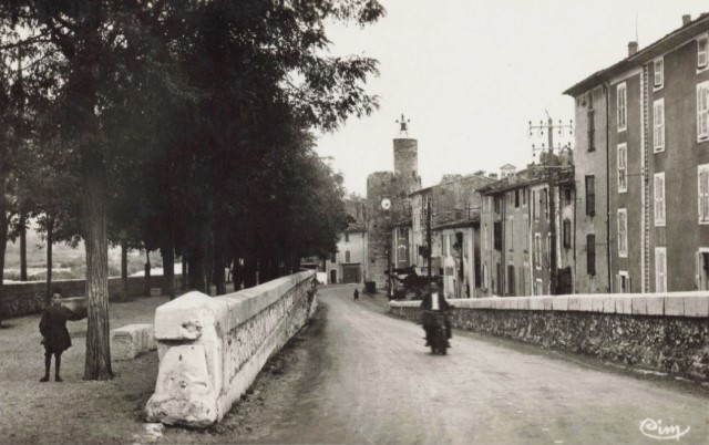 Le quai et la tour, cpa