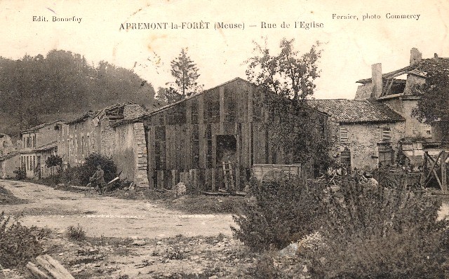 Apremont la foret 55 la rue de l eglise cpa