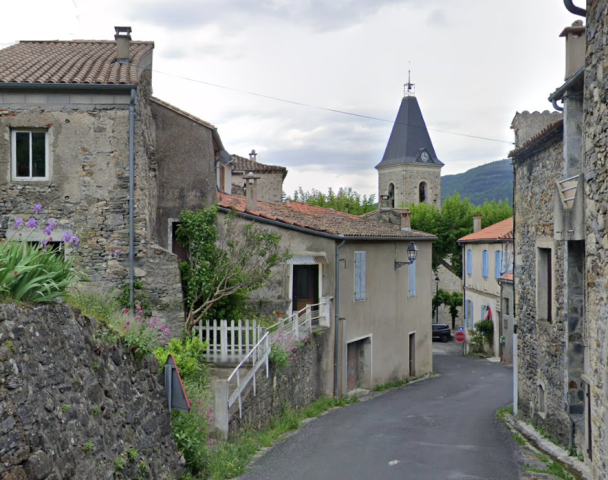 Dans le village
