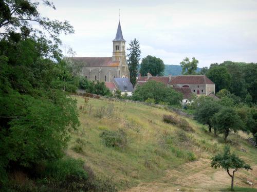 Arthel (Nièvre) L'église Saint Laurent
