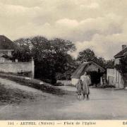 Arthel (Nièvre) La place de l'église CPA