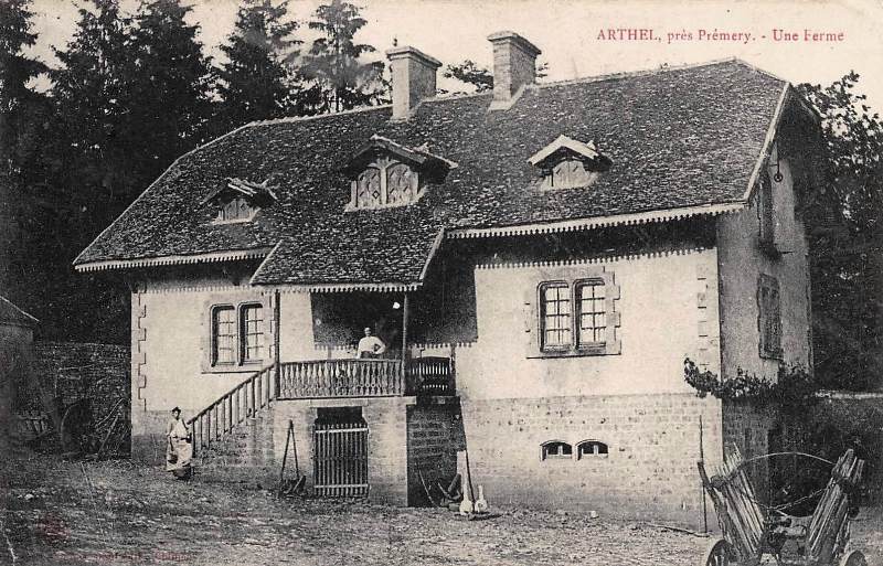 Arthel (Nièvre) La ferme de la vallée CPA