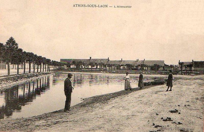 Athies-sous-Laon (Aisne) CPA abreuvoir
