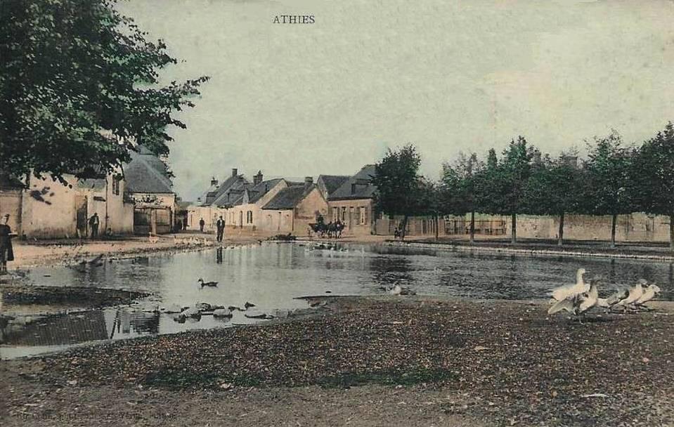 Athies-sous-Laon (Aisne) CPA champ palandier