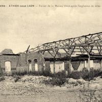 Athies-sous-Laon (Aisne) CPA ferme de la maison bleue en ruines