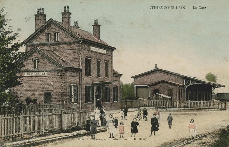 Athies-sous-Laon (Aisne) CPA gare