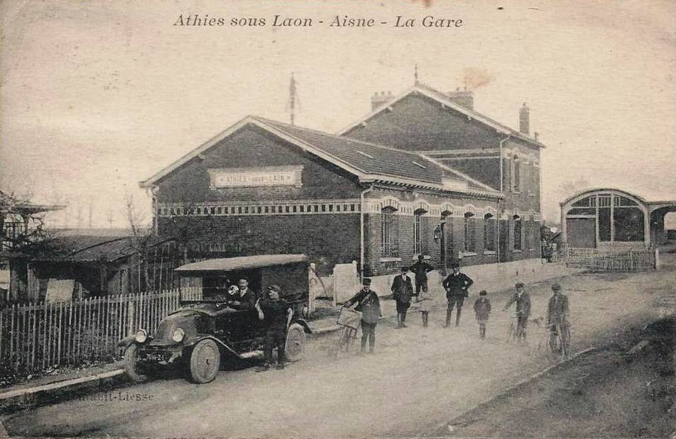 Athies-sous-Laon (Aisne) CPA gare