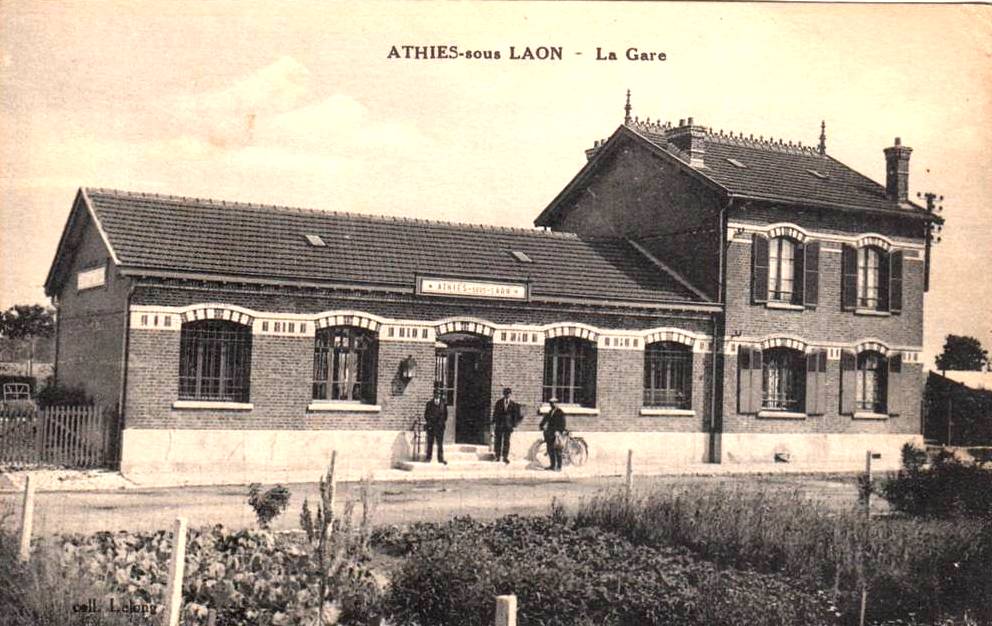 Athies-sous-Laon (Aisne) CPA gare