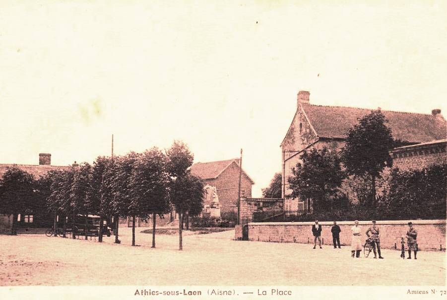 Athies-sous-Laon (Aisne) CPA place