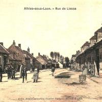 Athies-sous-Laon (Aisne) CPA rue de Liesse