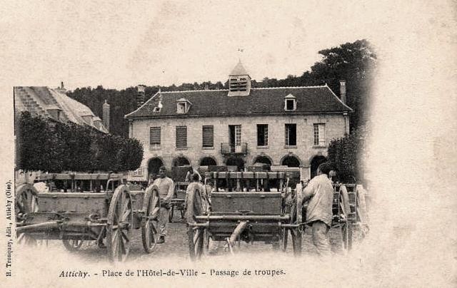 Attichy oise cpa hotel de ville troupes 1904
