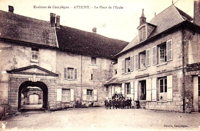 Attichy oise cpa place de l ecole