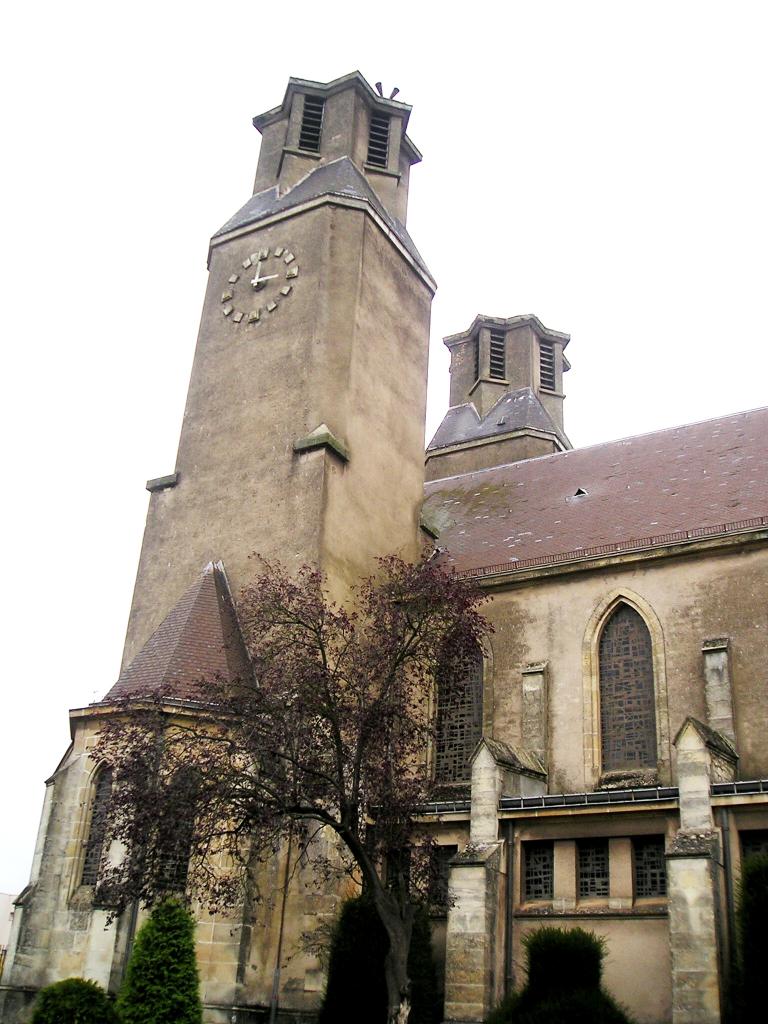 Audun-le-Tiche (Moselle) L'église Saint-François d'Assise en 2004