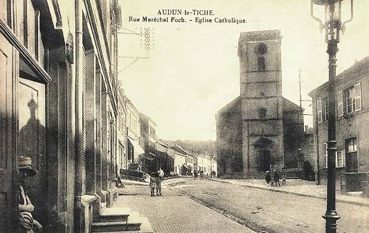 Audun-le-Tiche (Moselle) L'église Saint-François d'Assise CPA