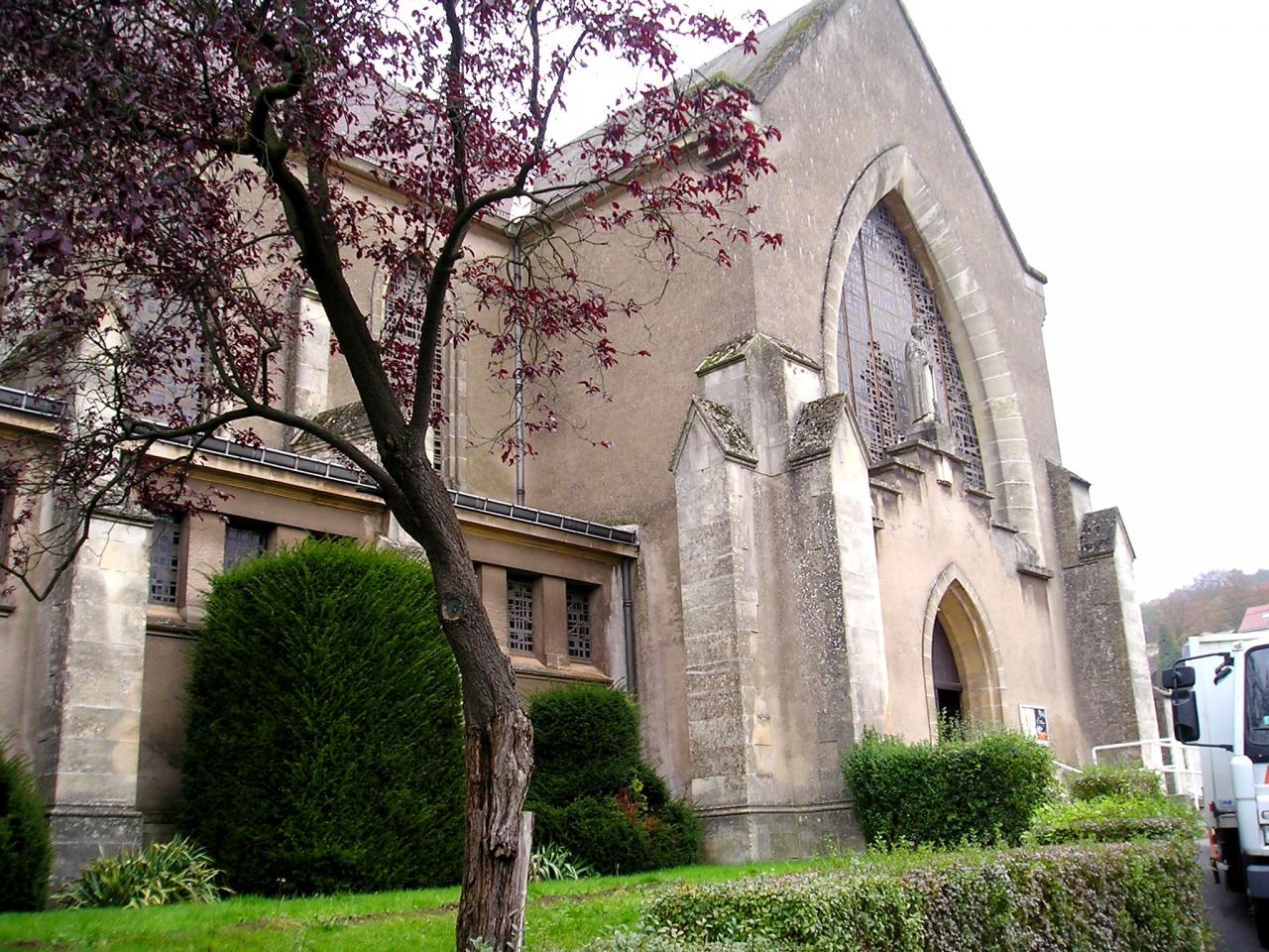 Audun-le-Tiche (Moselle) L'église Saint-François d'Assise en 2004