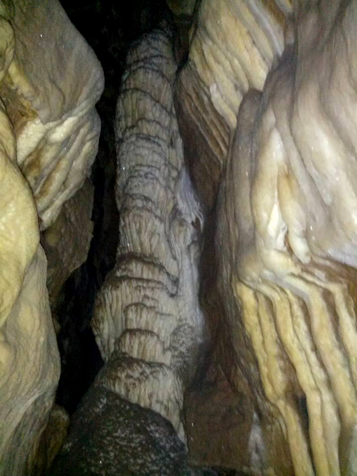 Audun-le-Tiche (Moselle) La grotte Diaclase