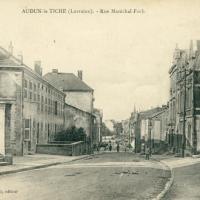 Audun-le-Tiche (Moselle) La rue du Maréchal Foch CPA