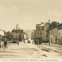 Audun-le-Tiche (Moselle) La rue du Maréchal Foch CPA