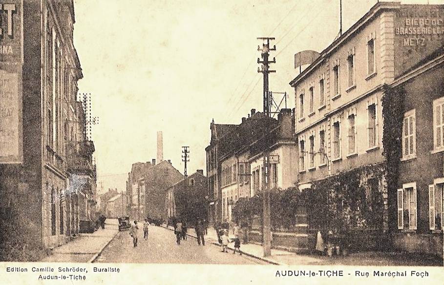 Audun-le-Tiche (Moselle) La rue du Maréchal Foch en 1940 CPA