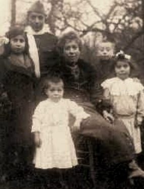 Augustine Isabelle Saillard et ses enfants en 1918