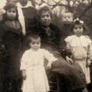 Augustine Isabelle Saillard et ses enfants en 1918