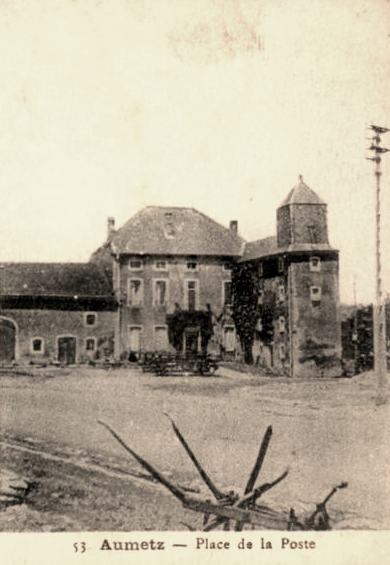 Aumetz (Moselle) La place de la Poste CPA