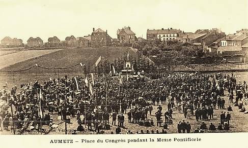 Aumetz (Moselle) La place du Congrès CPA