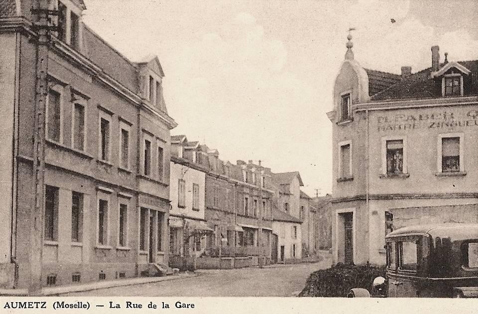 Aumetz (Moselle) La rue de la gare CPA