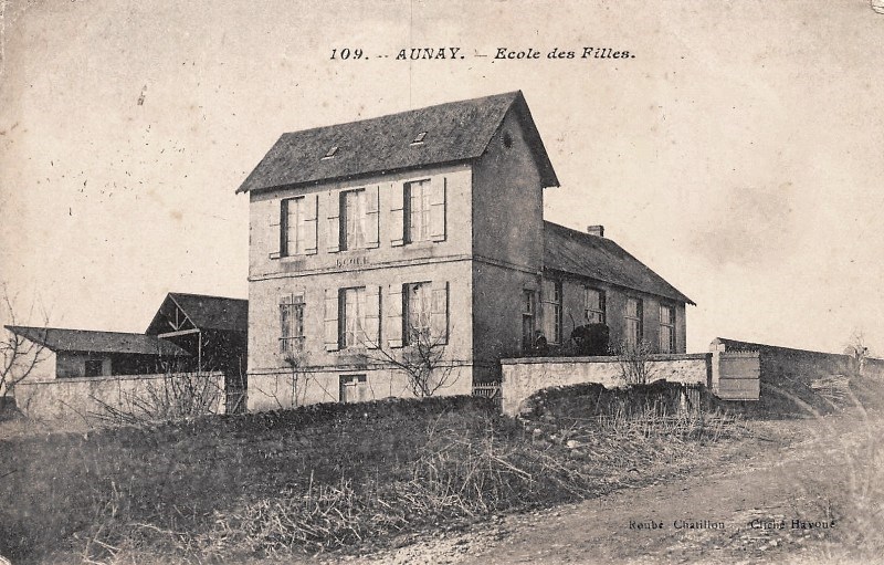 Aunay-en-Bazois (Nièvre) L'école des filles CPA