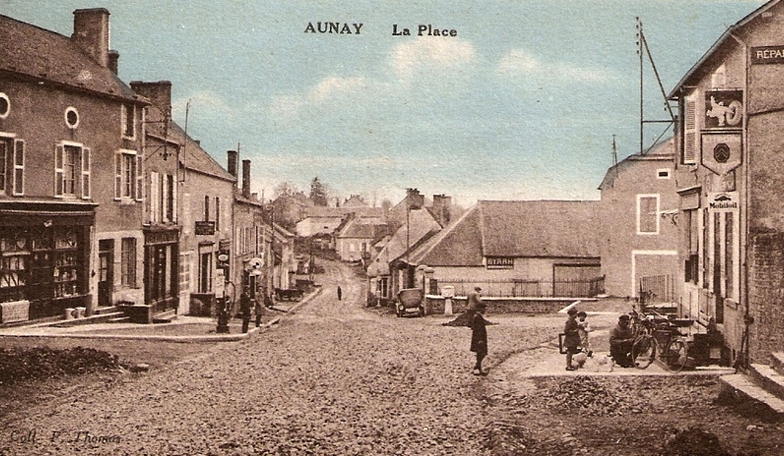 Aunay-en-Bazois (Nièvre) La place CPA