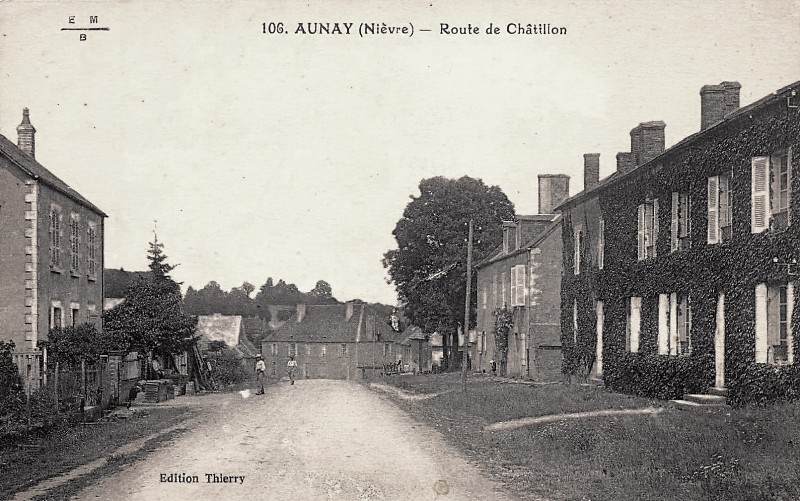 Aunay-en-Bazois (Nièvre) La route de Châtillon CPA