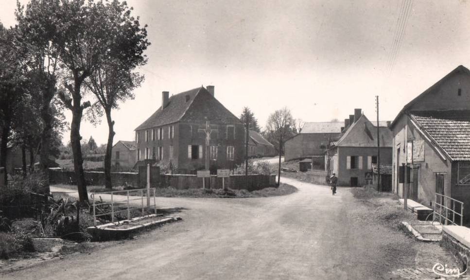 Aunay-en-Bazois (Nièvre) Le pont CPA