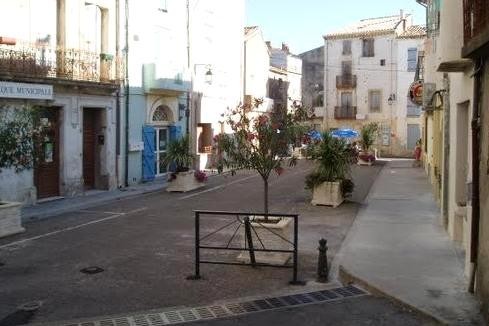 Dans le village