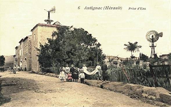 Dans le village, cpa