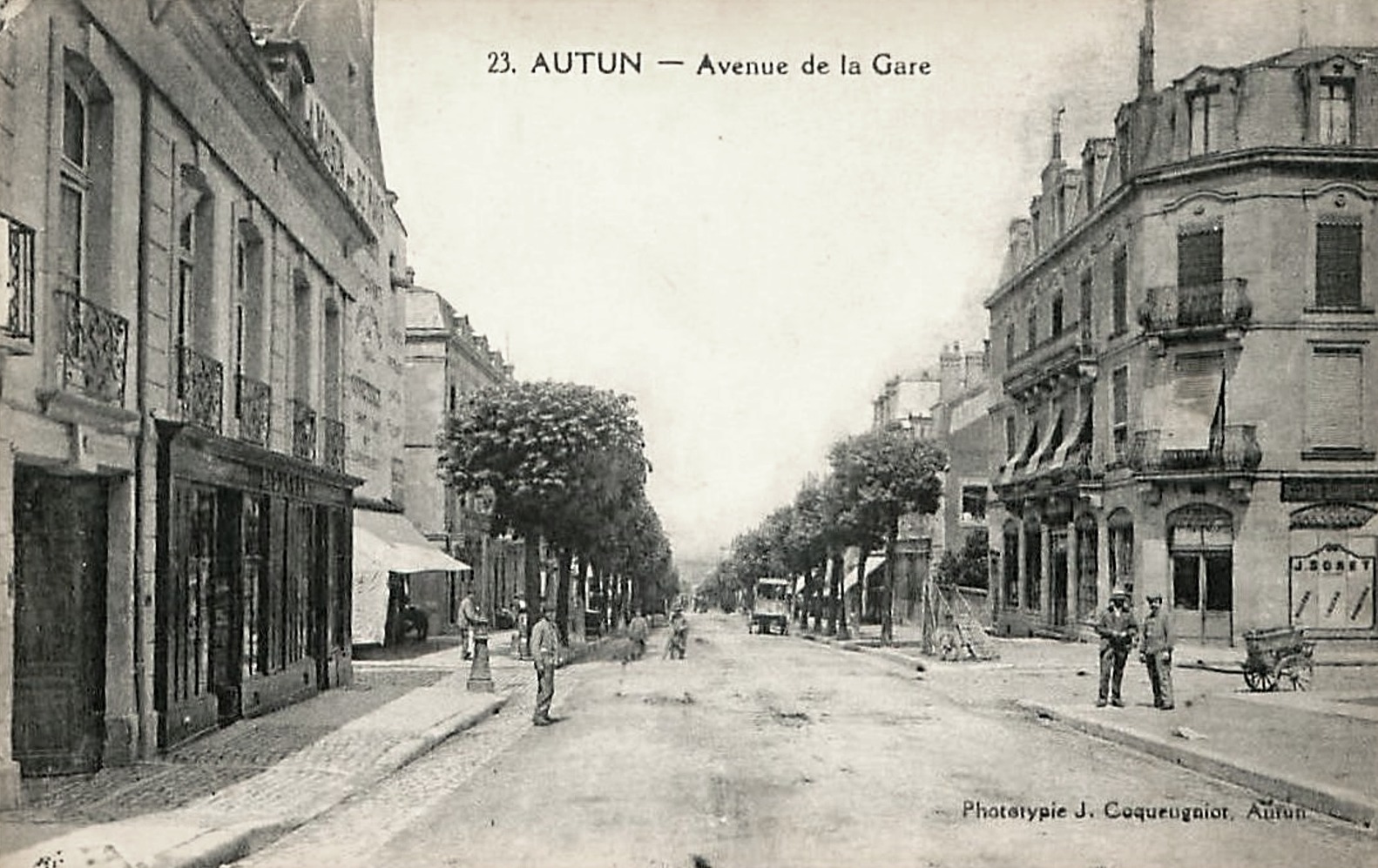 Autun (Saône-et-Loire) L'avenue de la Gare CPA